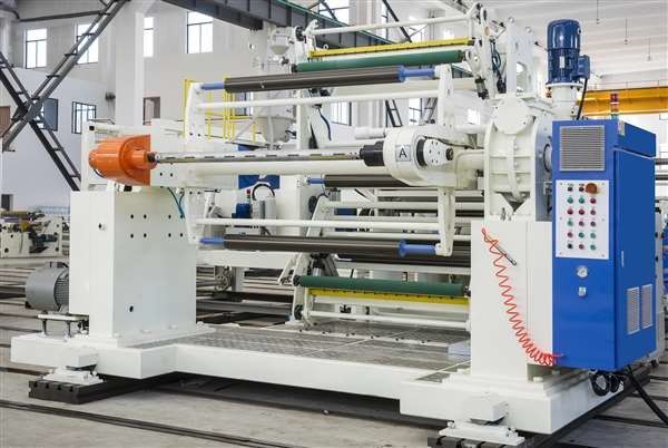 Машина для производства бумажных ламинатов штранг-прессования клейкой ленты для герметизации трубопроводов отопления и вентиляции ЛИ-АДТ с особенным ножом для разрезания
